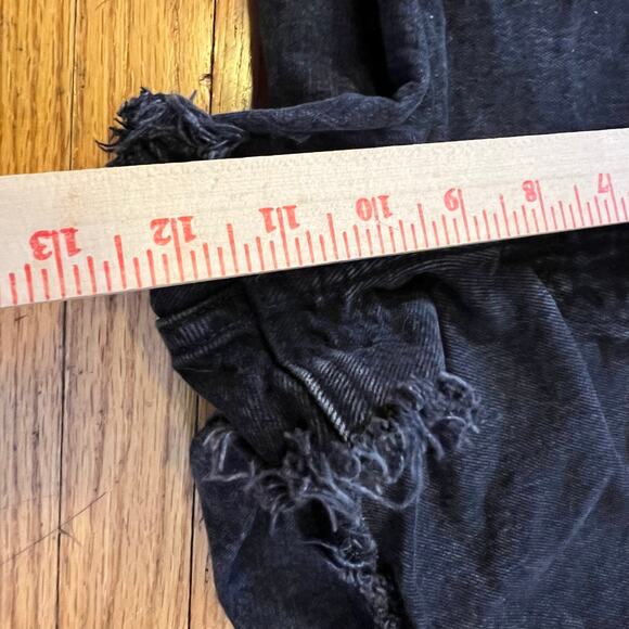 Abercrombie & Fitch Jean Shorts Womens 28 /6 High Rise Mom Black Cut Off Raw Hem - Picture 6 of 8